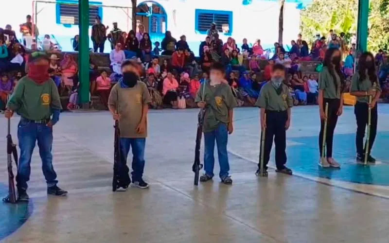 Arman a 20 niños en la comunitaria de Ayahualtempa, Guerrero