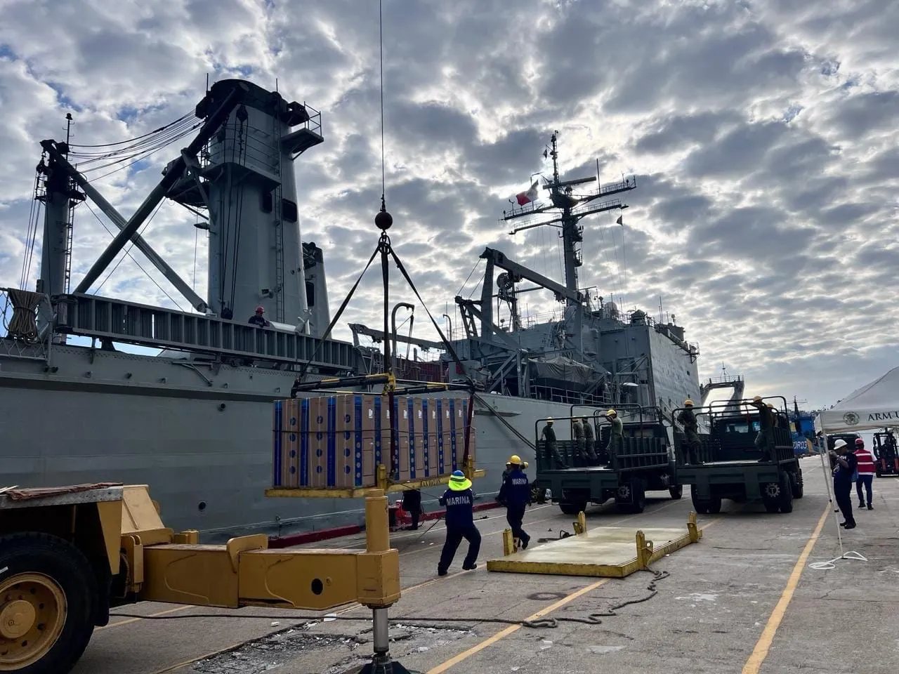 Llegan dos buques más con enseres provenientes de China para damnificados de Otis