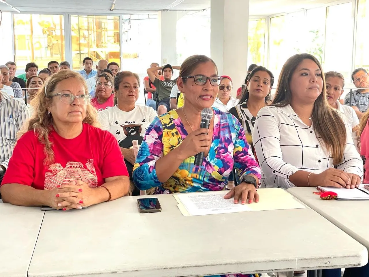 Docentes respaldan a Yoloczin para ser la coordinadora de la transformación en Acapulco