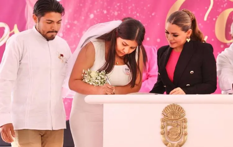 Se casan 120 parejas en boda colectiva en Guerrero