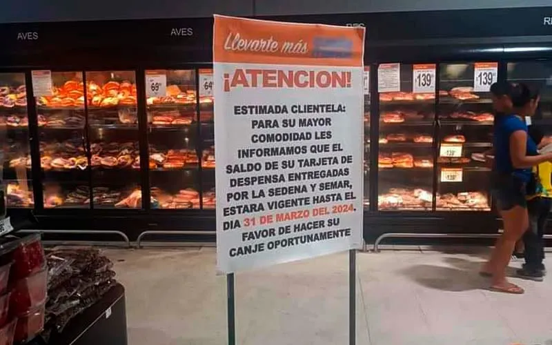 Ante caos, extiende Chedraui vigencia de tarjetas de regalo repartidas en Acapulco