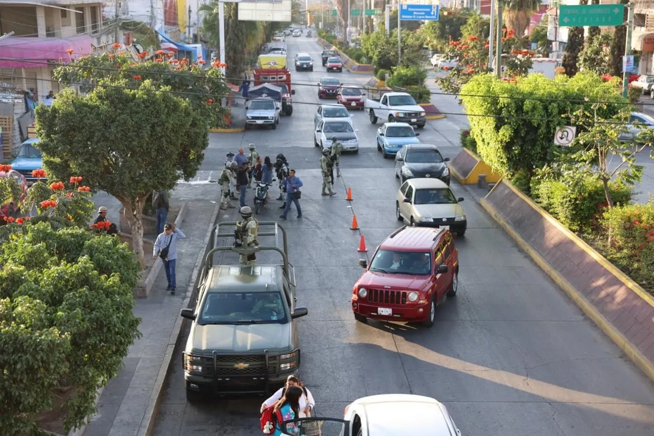 Despliegan operativo de policías y militares para restablecer el transporte en Chilpancingo