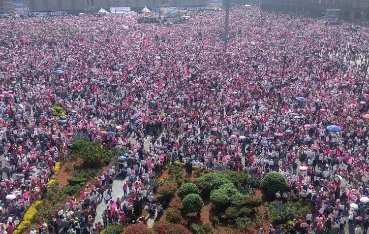 Llena el Zócalo de CDMX la marcha contra AMLO