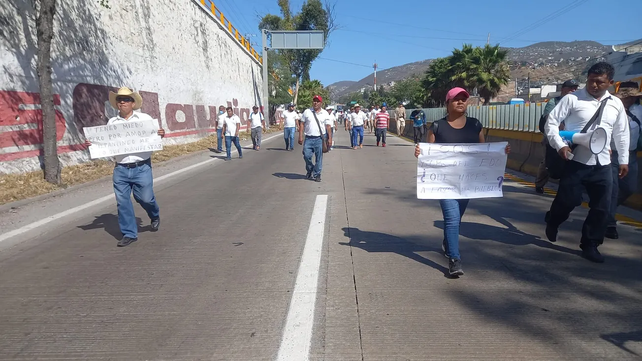 Marchan transportistas por paz y seguridad en Chilpancingo