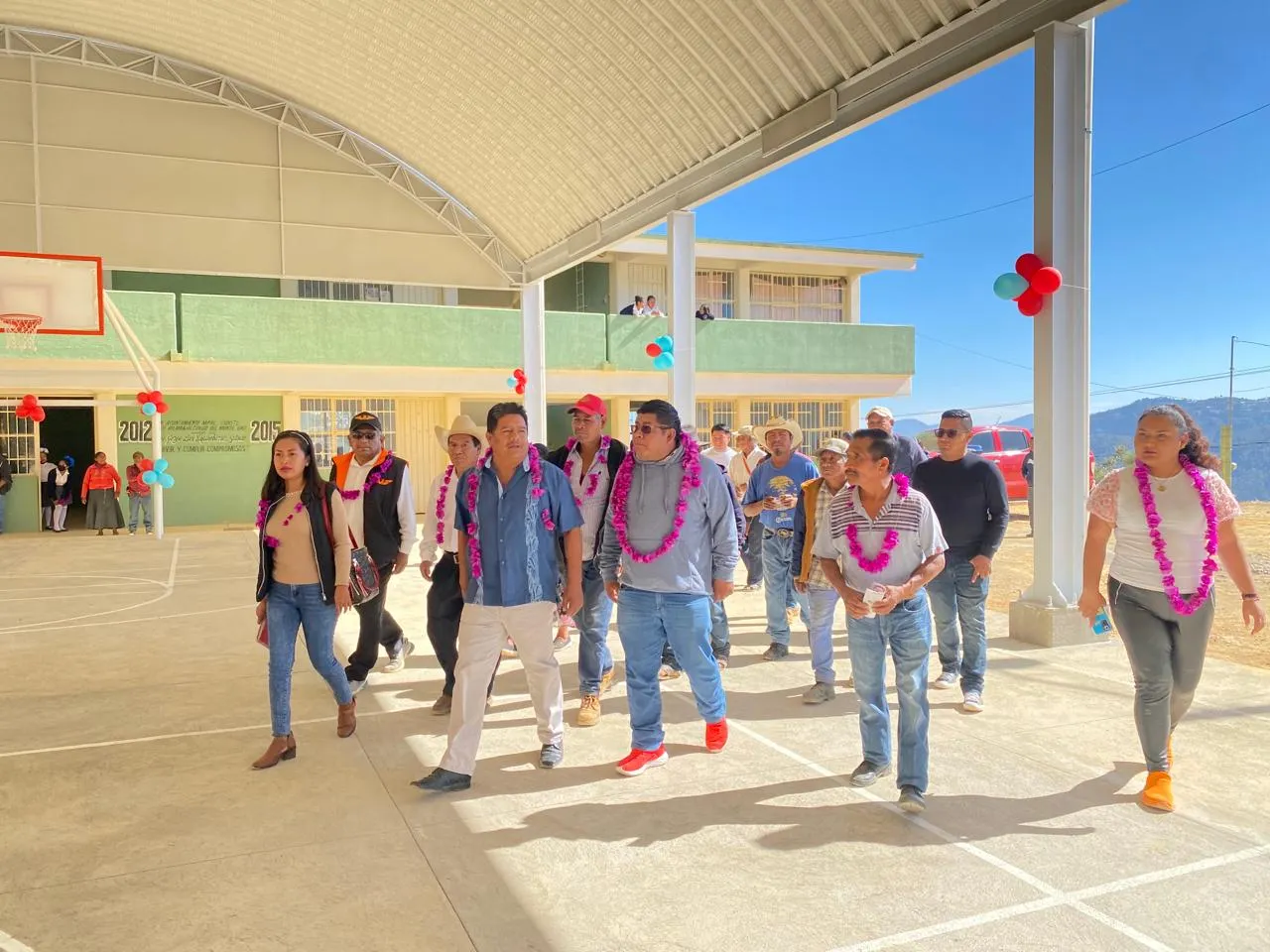 Diputado Masedonio Mendoza inaugura cancha techada en Zilayotitlan, Atlamajalcingo del Monte