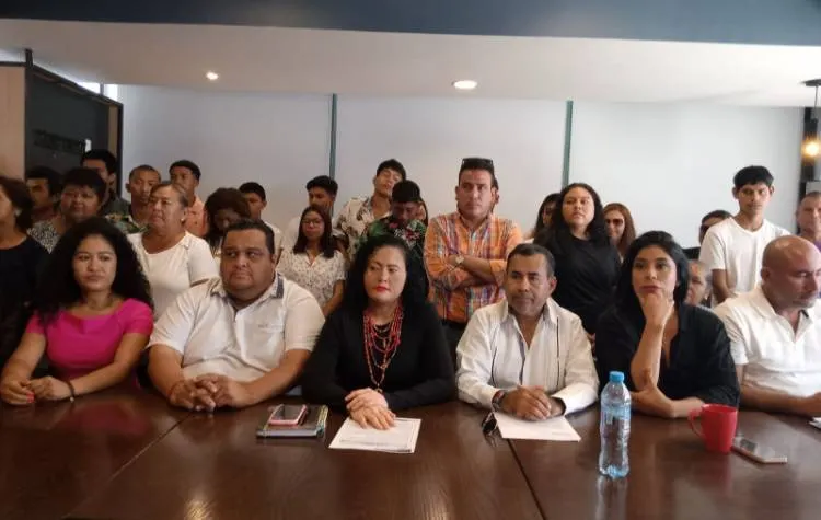 Renuncian 40 priistas de Acapulco y Coyuca de Benítez