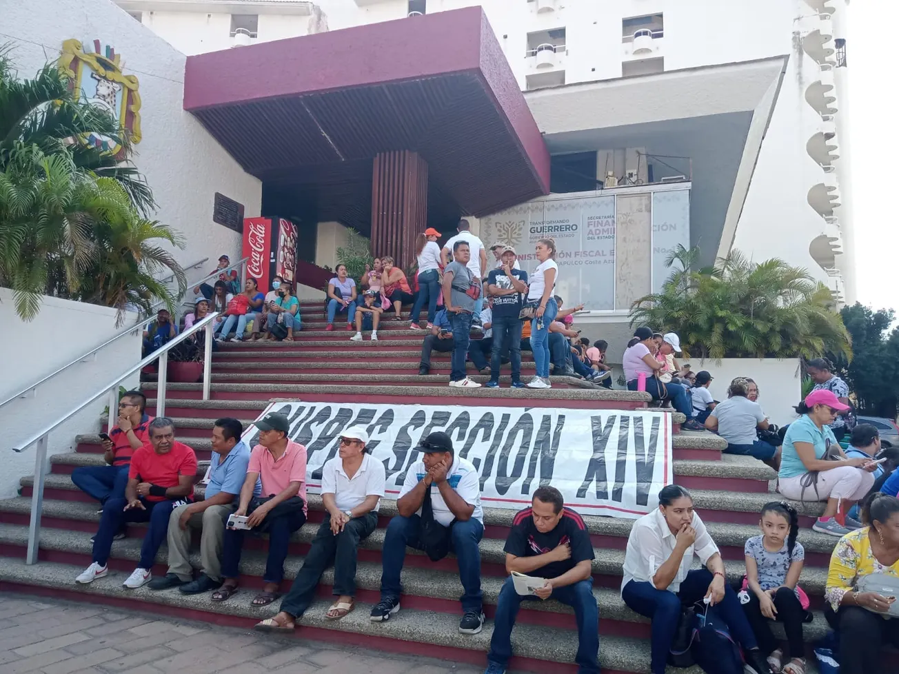 Maestros del SUSPEG protestan en finanzas para pedir reactivación de plazas