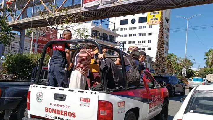 Usan vehículos del Ayuntamiento de Chilpancingo como transporte público