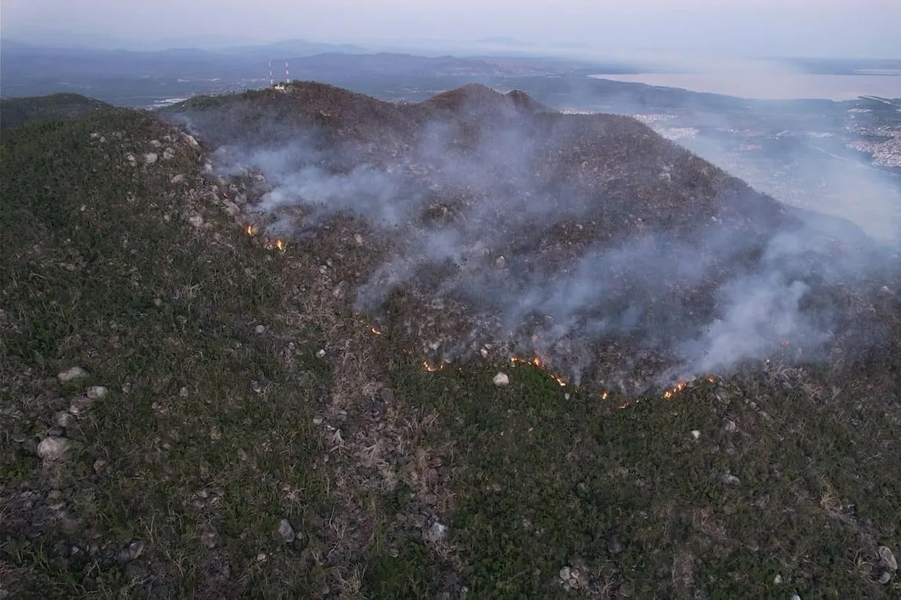 Descartan riesgo para viviendas por incendios forestares activos en Acapulco