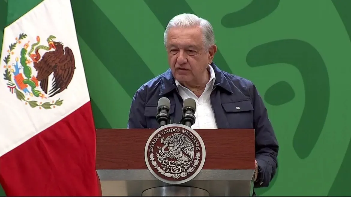 «No está sola», AMLO respalda a Evelyn Salgado, tras remoción de secretarios