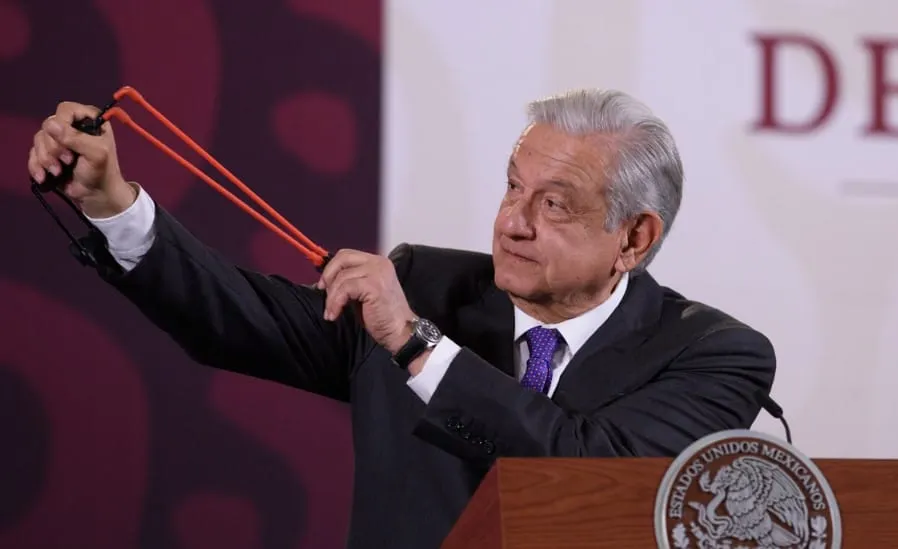 INE baja siete mañaneras de AMLO por pronunciamientos electorales