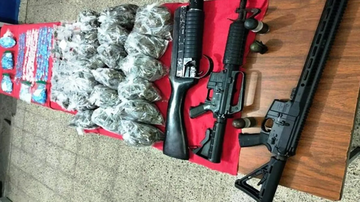 Decomisan 59 armas con lanzagranadas, drogas y un millón de pesos, en Tabasco