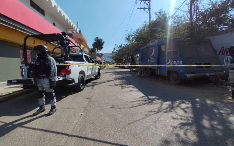 Asesina comando a dos hombres en un anexo de Renacimiento de Acapulco