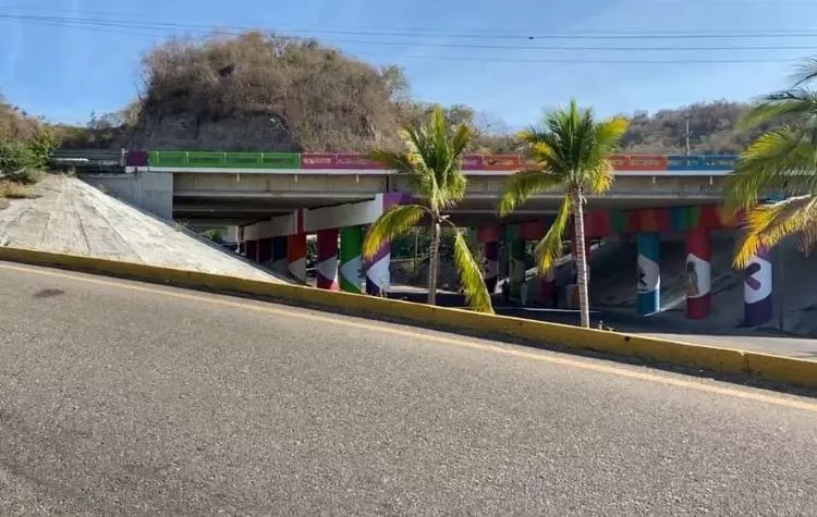 Ejecutan a dos cerca de retén en Zihuatanejo