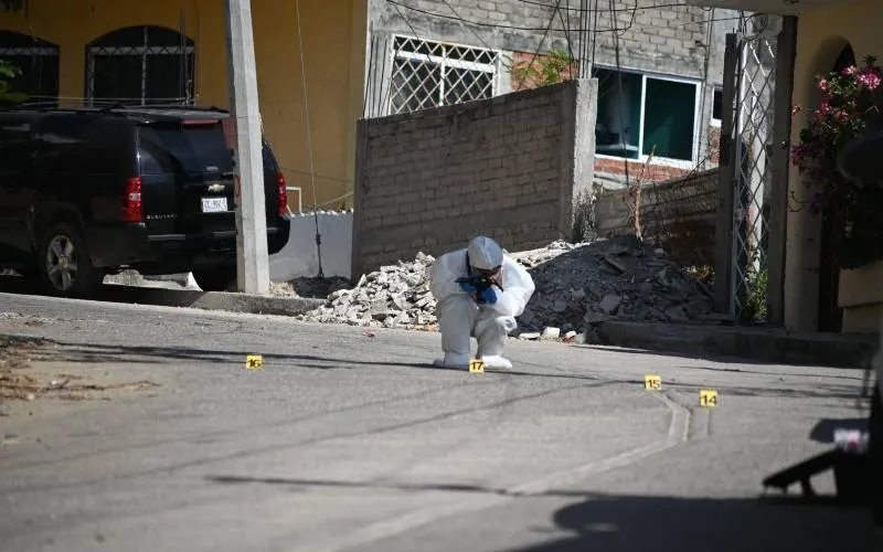 Sujetos en moto asesinan a balazos a una mujer en la Francisco Villa de Acapulco