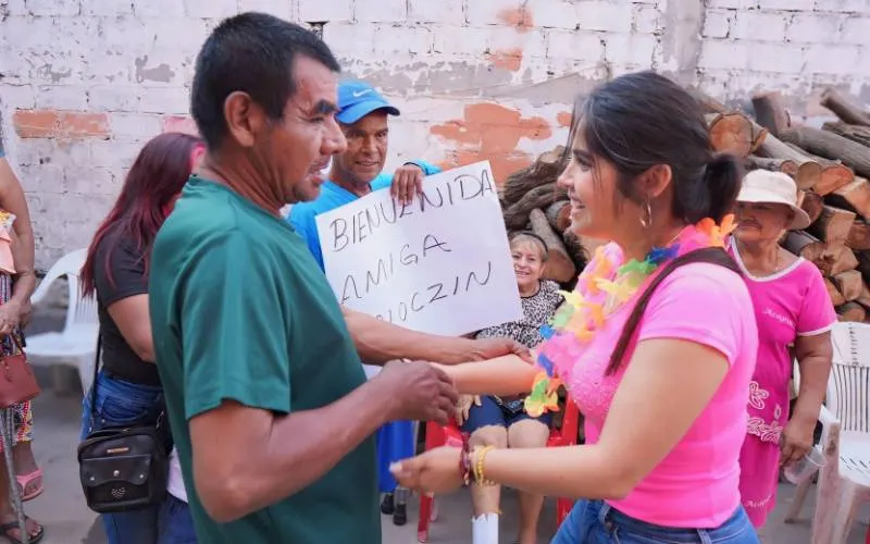 Se reúne Yoloczin Domínguez con vecinos de Renacimiento de Acapulco