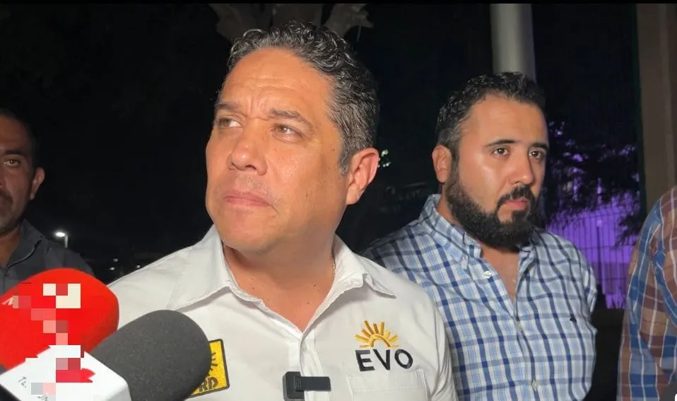 Presenta Evodio Velázquez denuncias por amenazas en la FGR y la FGE