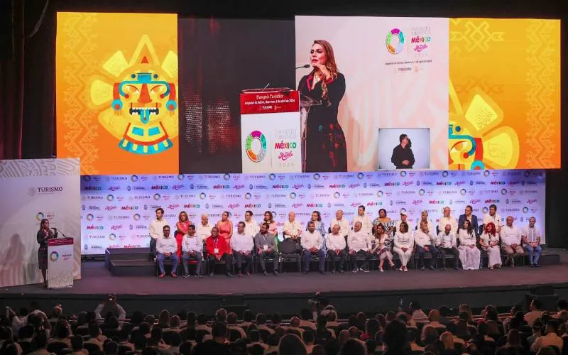 Evelyn Salgado inaugura la edición 48 del Tianguis Turístico en Acapulco