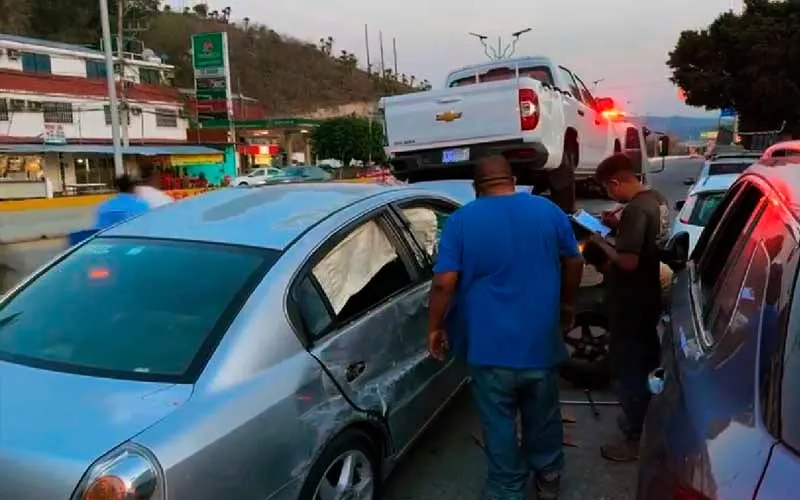 Accidente en autopista de Chilpancingo deja un herido en el Parador del Marqués