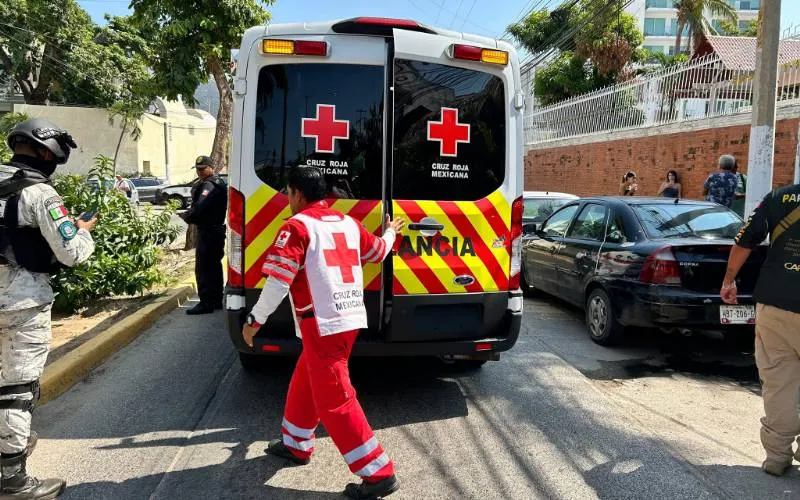 Atacan a balazos a un abogado en Costa Azul de Acapulco