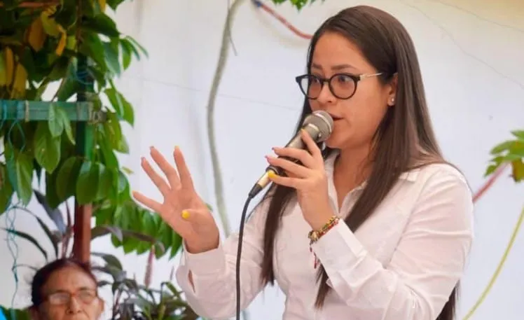 Citlali Calixto acude al IEPC y defiende su candidatura e identidad LGBTIQ+