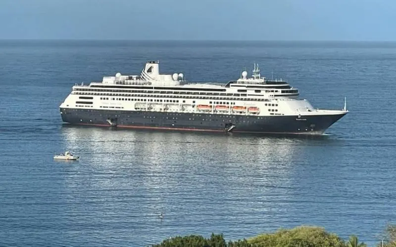 Llega a Zihuatanejo el crucero MS Zaandam con mil 800 pasajeros