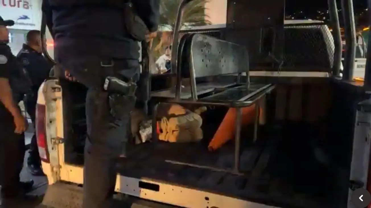 Detienen transportistas a un hombre que intentó quemar un taxi en Chilpancingo