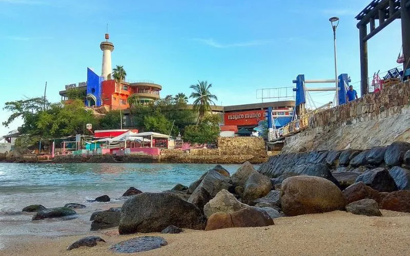 Buscan rescatar edificios abandonados de Acapulco a través de la Bolsa de Valores