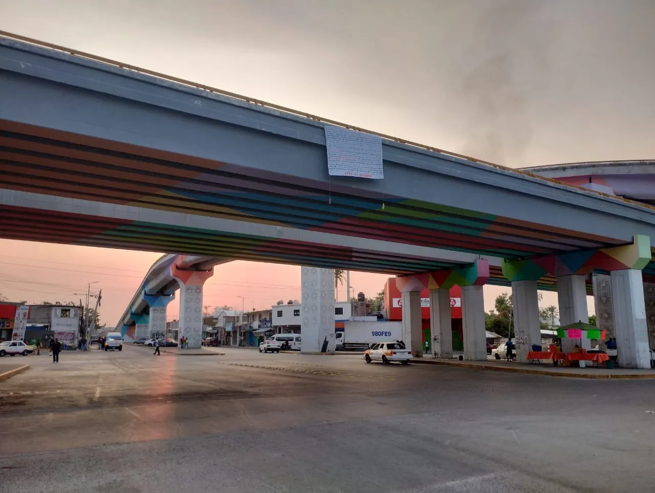 GN detiene a dos hombres cuando colgaban “narcomantas” en Acapulco