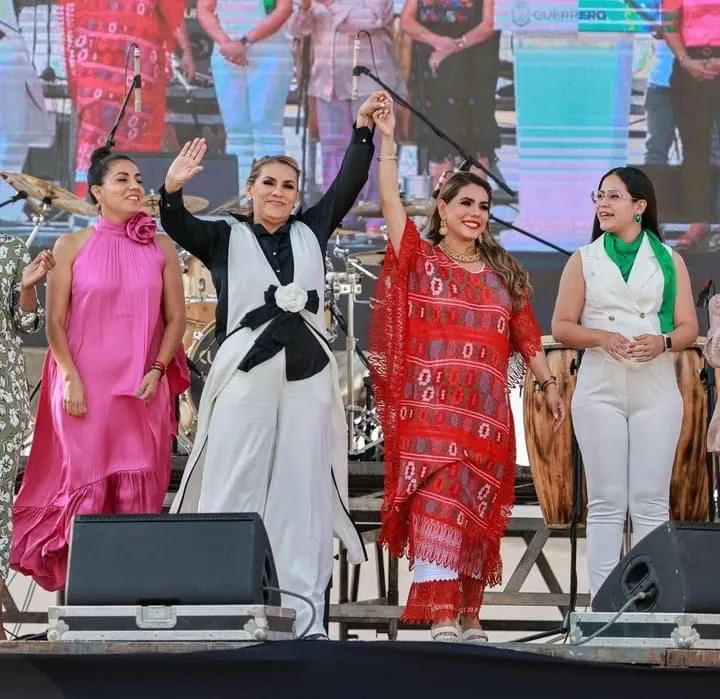 Celebra Evelyn Salgado a las madres trabajadores en su día, en el Palacio de Gobierno