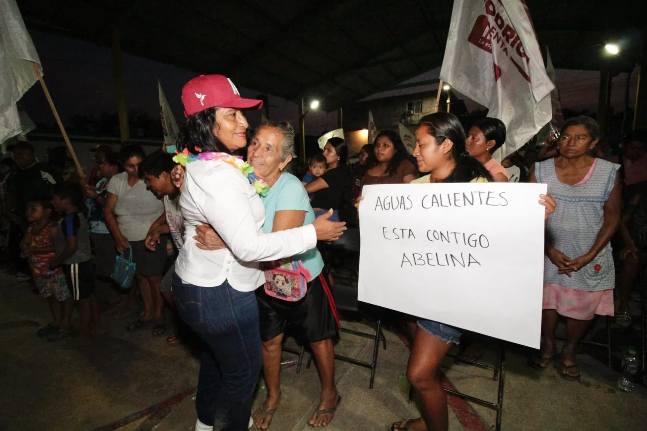 Abelina López promete desarrollo para los Bienes Comunales de Cacahuatepec