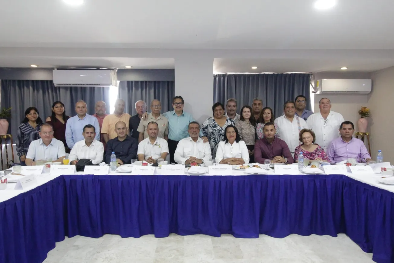 Respaldan empresarios turísticos a Abelina López; “vamos a ganar”, le dicen