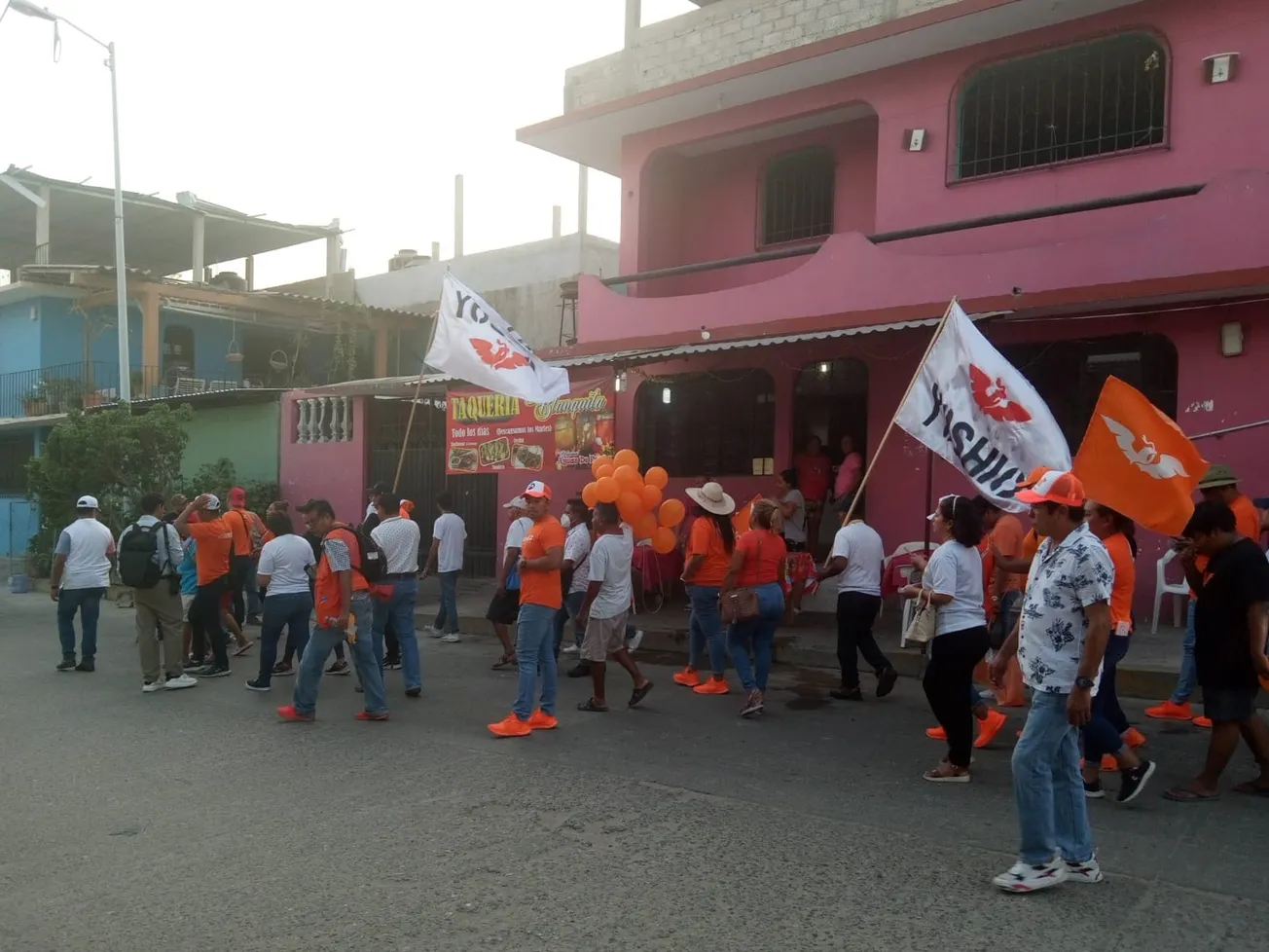 ‘El pueblo va ganar esta elección’, dice Yoshio Ávila en recorrido por colonias de Acapulco