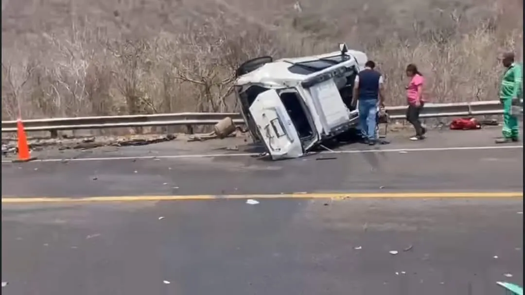 Accidente en la Autopista Siglo XXI de Guerrero: dos muertos y tres heridos
