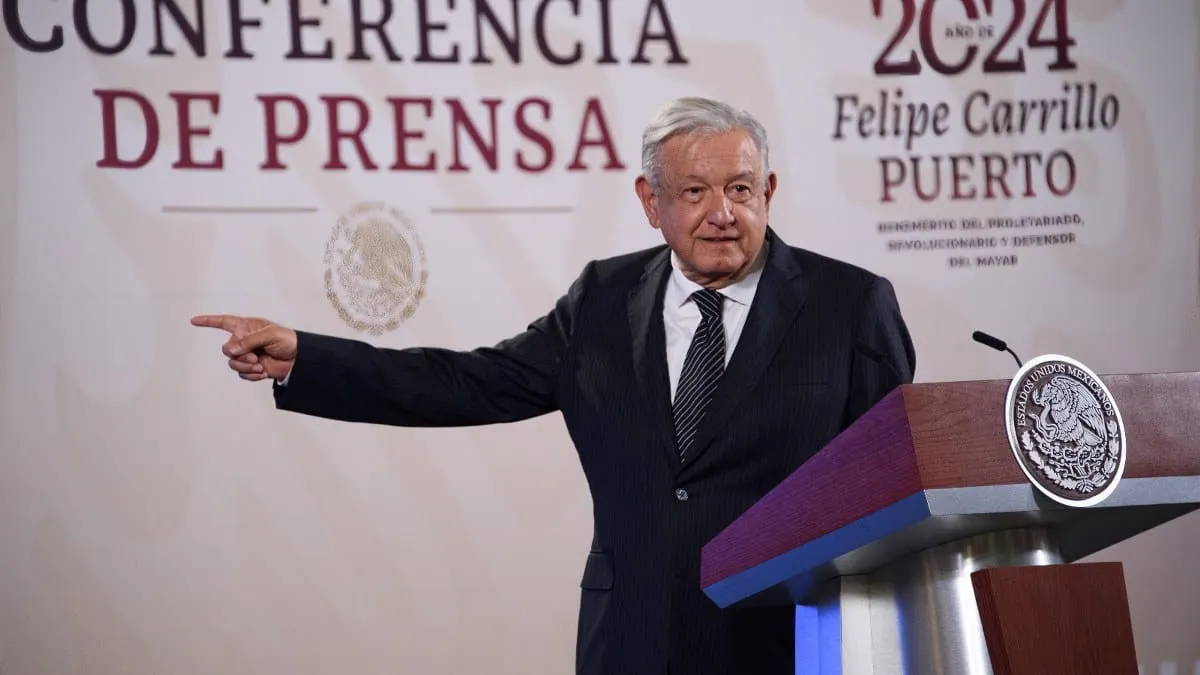 AMLO anuncia aumento salarial de 10% para maestros de educación básica federalizada