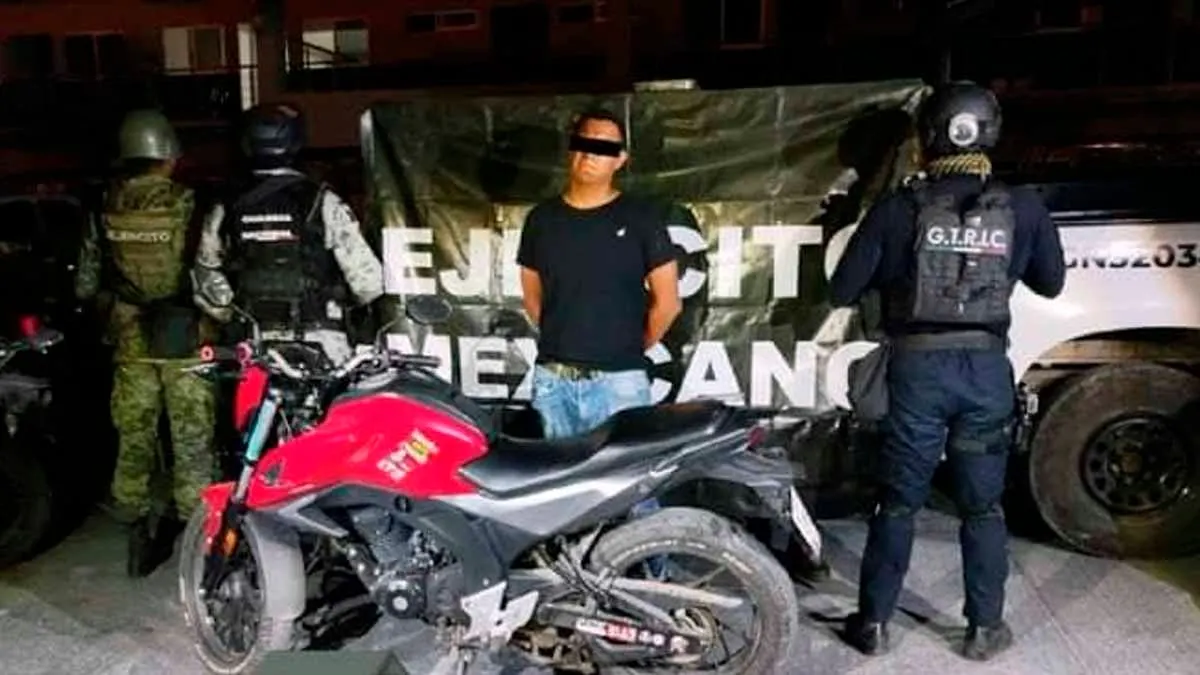 Arrestan en Acapulco a un hombre armado a bordo de una moto
