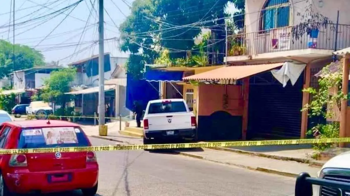 Atacan y hieren a balazos a funcionario del Ayuntamiento de Zihuatanejo y a su chófer