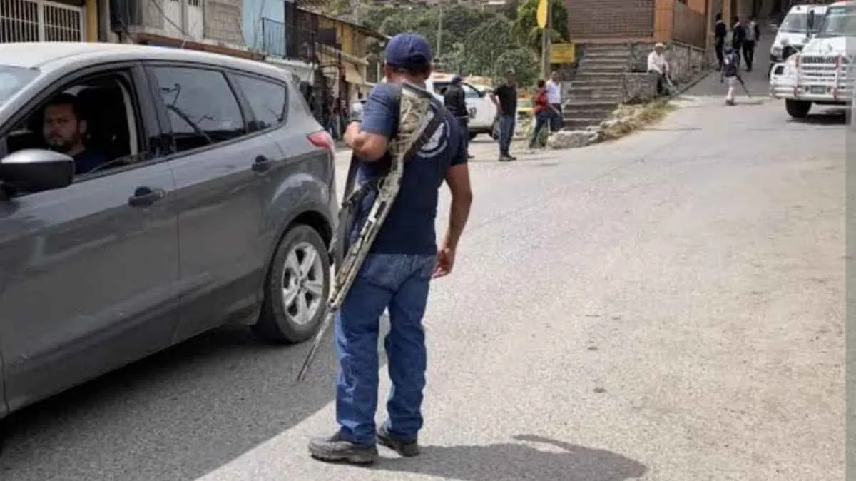 Arriban a Chichihualco unos mil 200 policías comunitarios de Tlacotepec