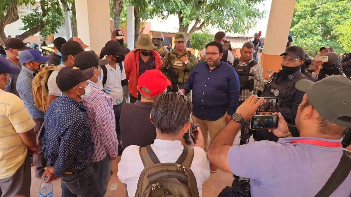 Aceptan comunitarios retirarse de Chichihualco, pero advierten con regresar