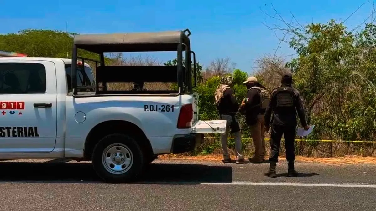 Localizan hombre sin vida en la carretera Zihuatanejo-Lázaro Cárdenas