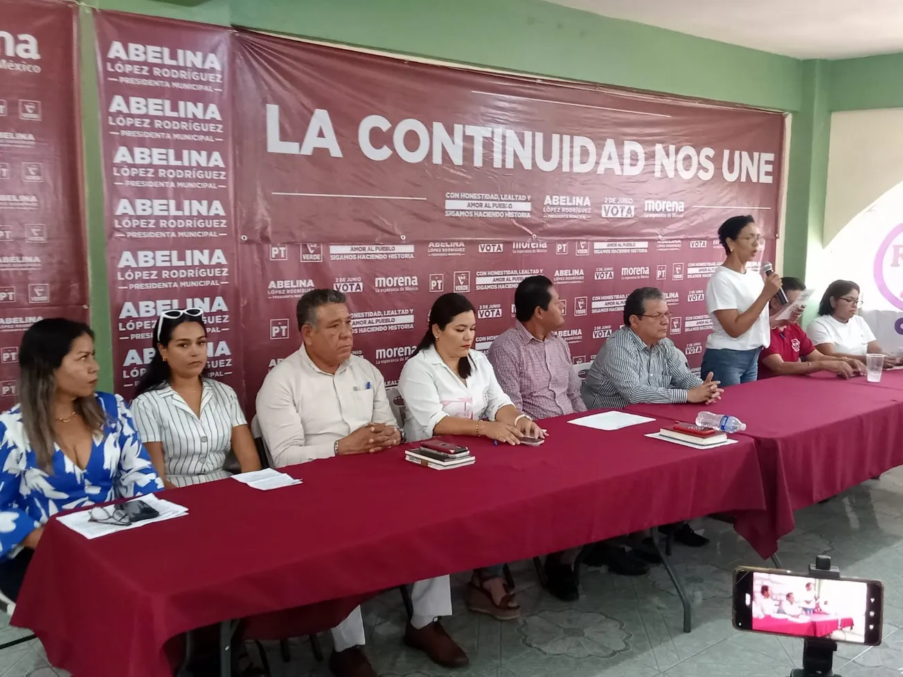 Acusan organizaciones de mujeres violencia política en razón de género en contra de Abelina