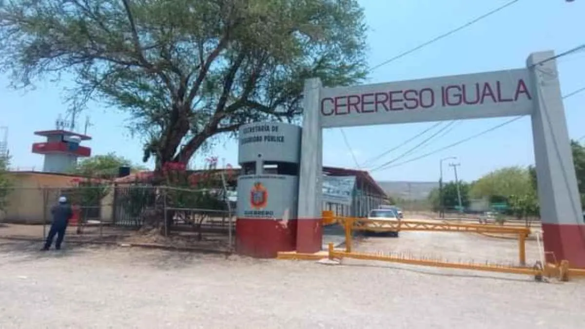 Reos se amotinan y golpean al director en Iguala, Guerrero