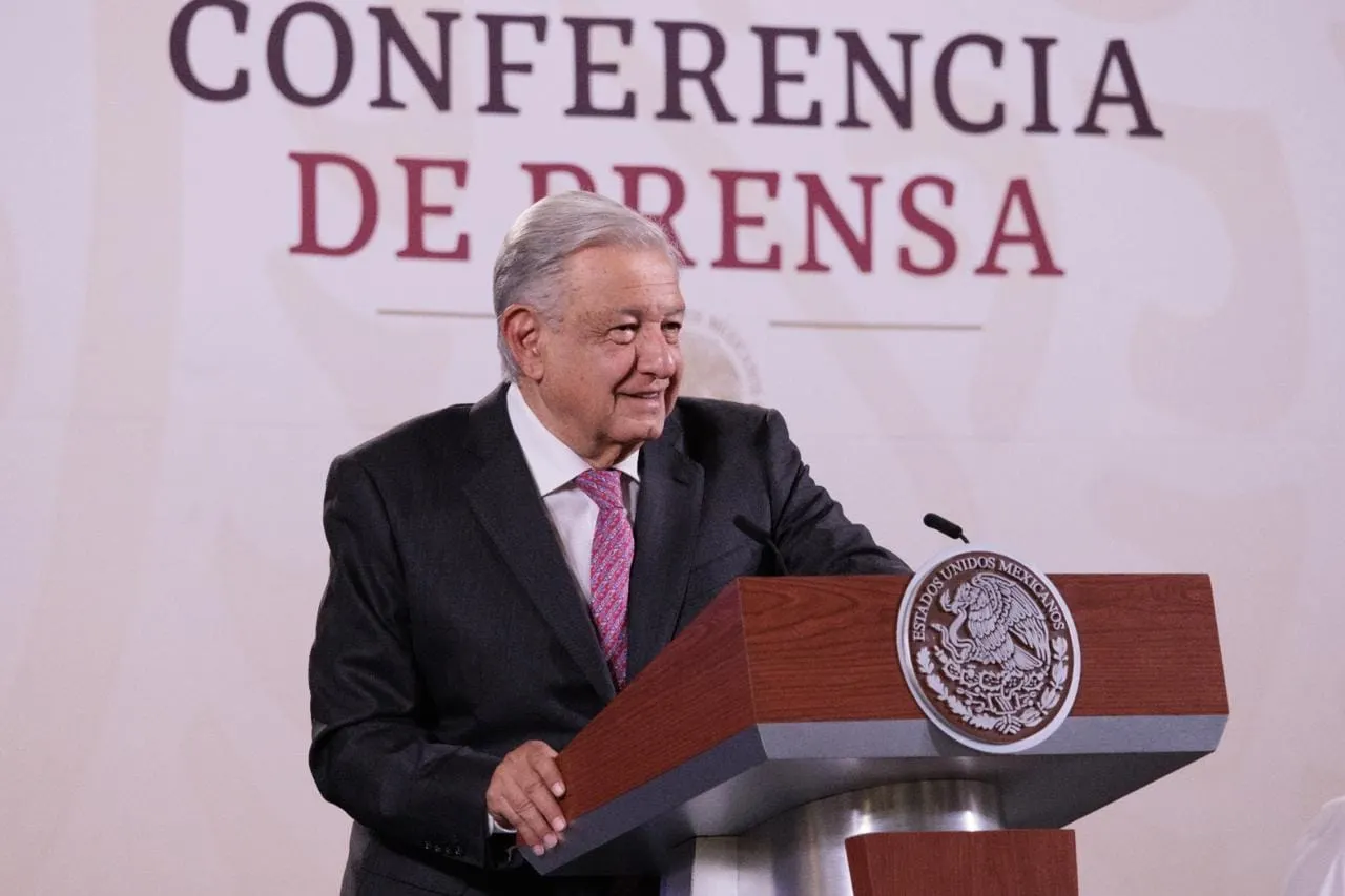 Provocación de normalistas el ataque a Palacio Nacional con petardos: AMLO