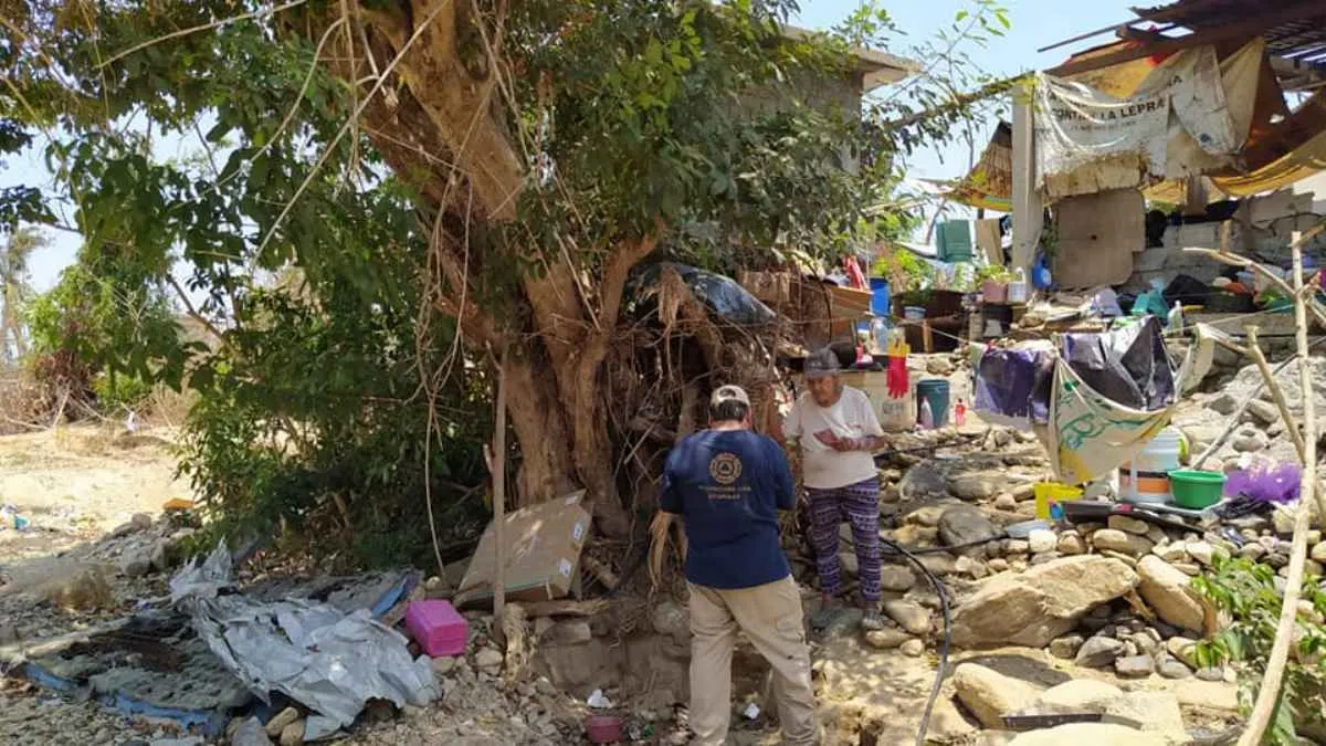 Notifican en Acapulco a viviendas en zona de alto riesgo