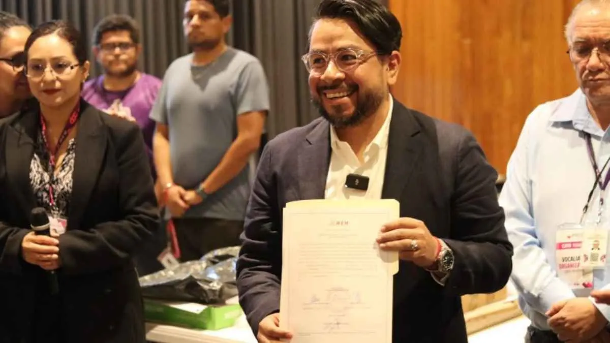 Daniel Serrano recibe constancia de mayoría como alcalde electo de Cuautitlán Izcalli