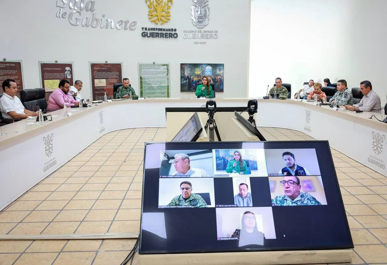 Gobierno de Evelyn Salgado atiende a víctimas de explosión en el zócalo de Acapulco