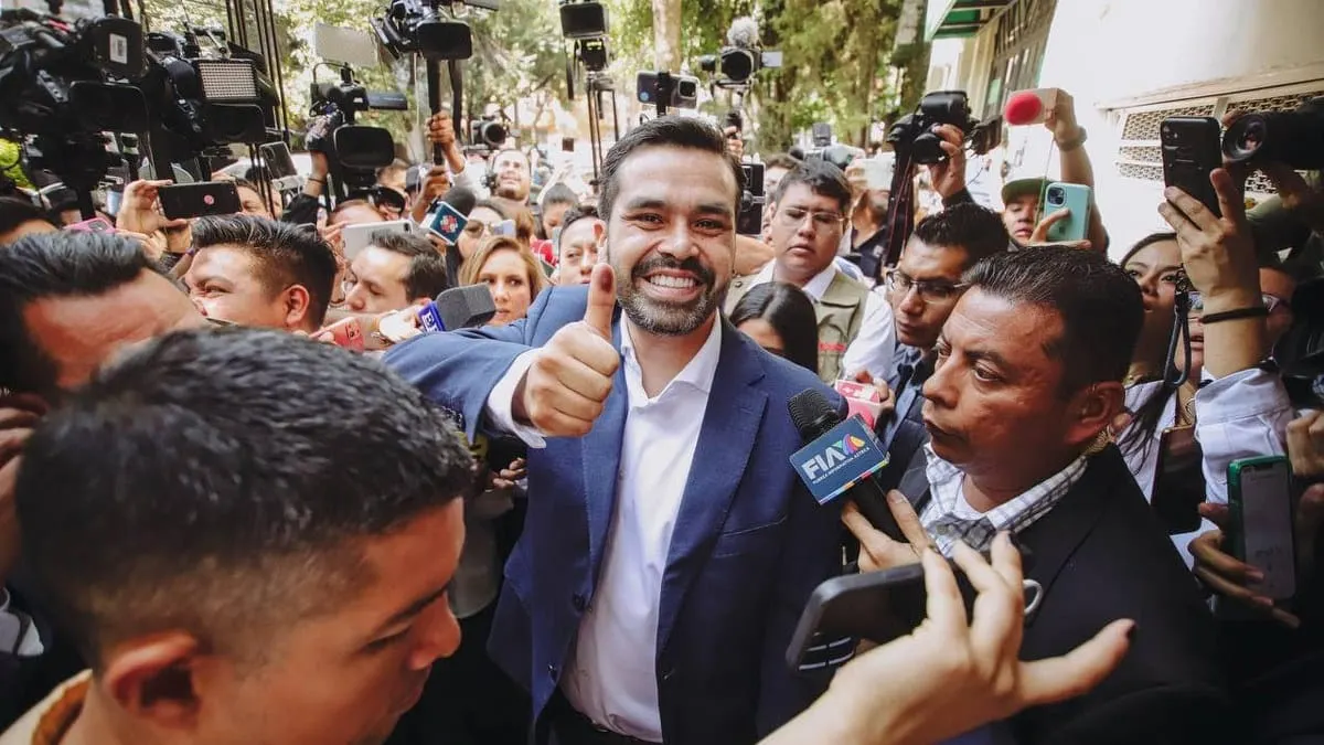 Álvarez Máynez: ‘llego a este día sin haber ofendido ni faltado a la ley’, dice al votar