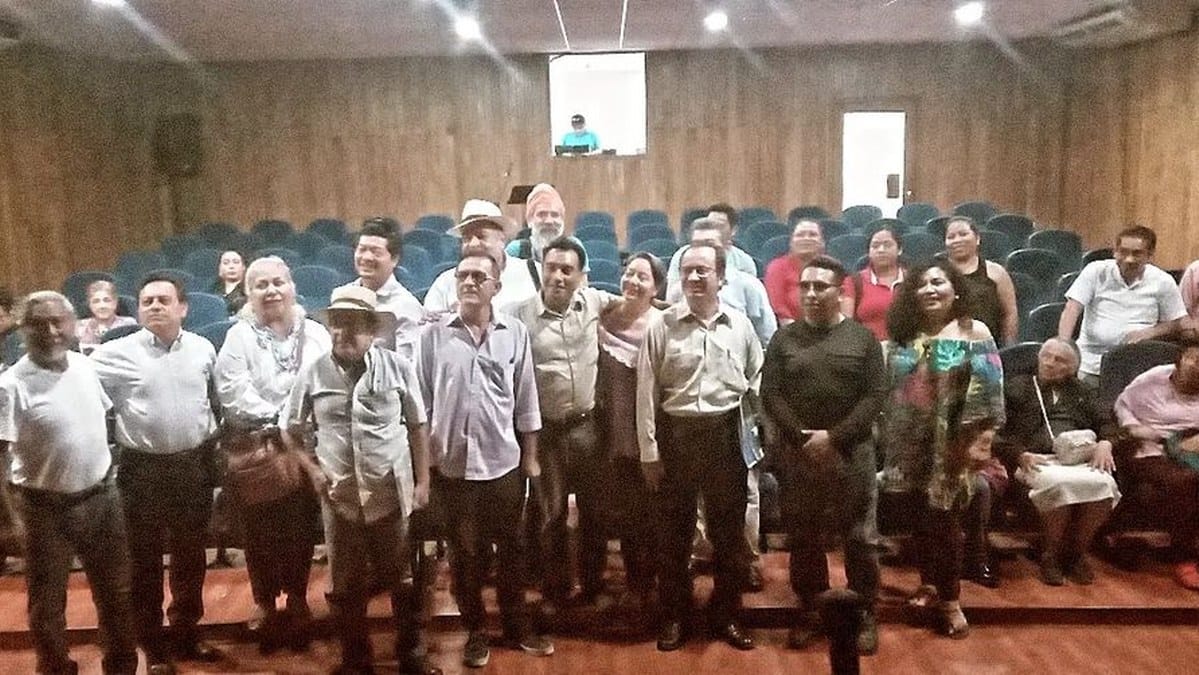 Algunos de los asistentes a la presentación del libro de Jeremías Marquines