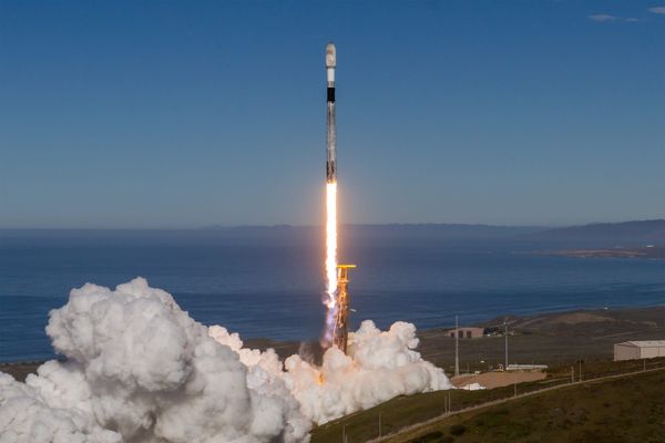 台灣 6 顆衛星搭 SpaceX 公車上太空，同一天俄羅斯載人航太歸零
