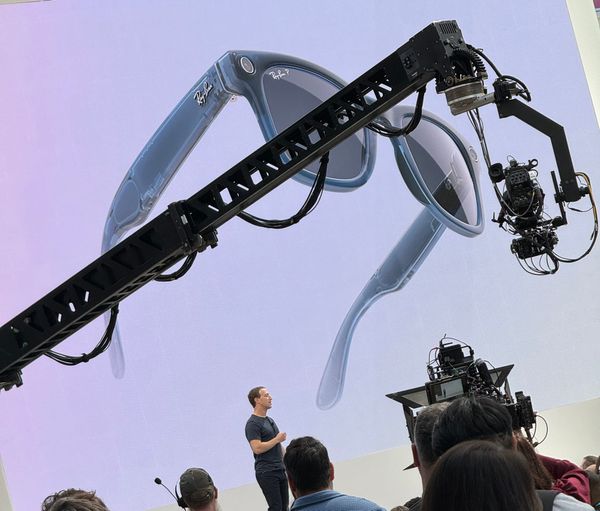 Beyond Your Phone: What Makes a Smart Glasses App Smart?